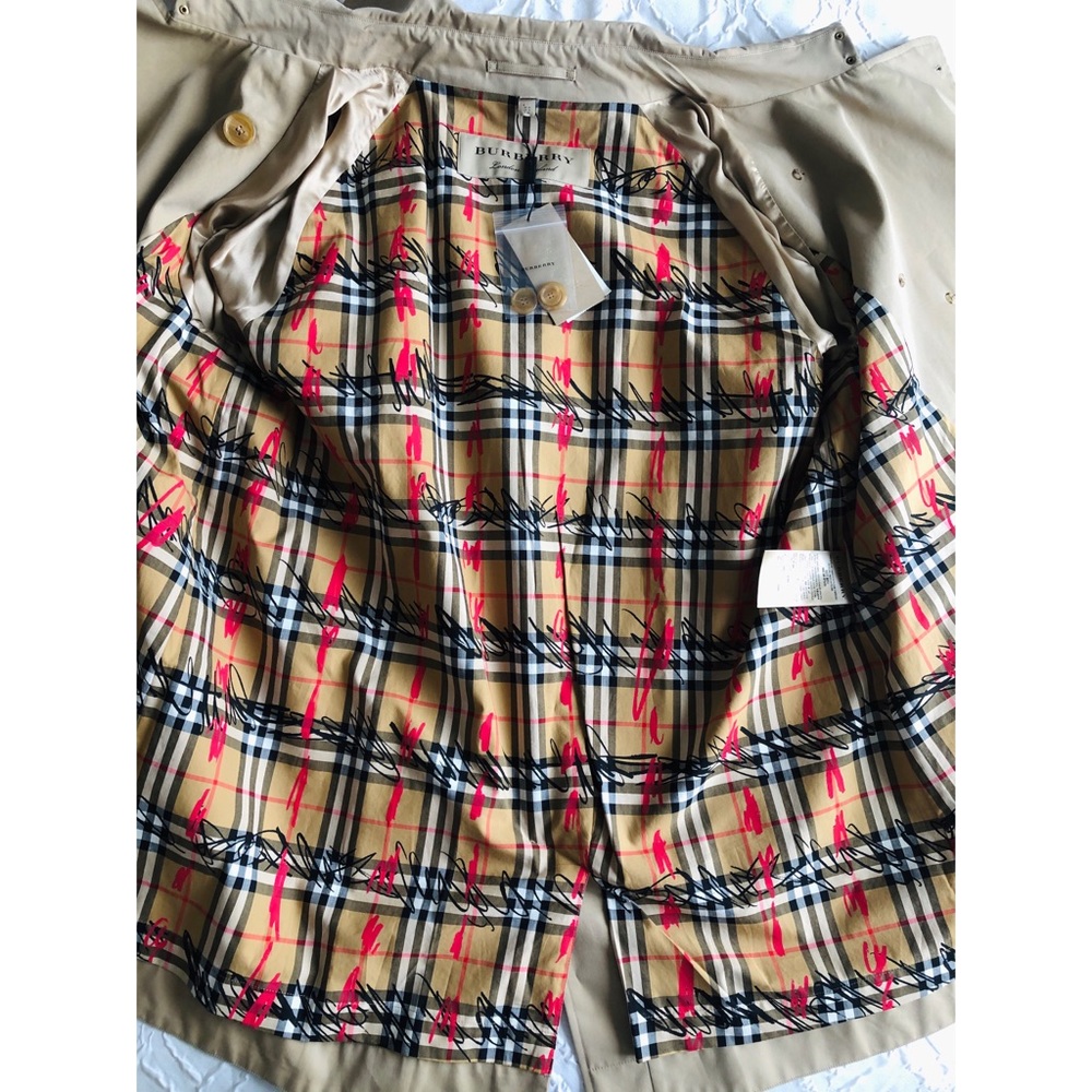 Burberry - Exaggerated Collar Trench Coat in Honey - Picture 9 of 15